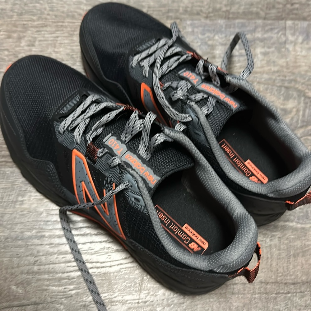 Like new men’s athletic shoes